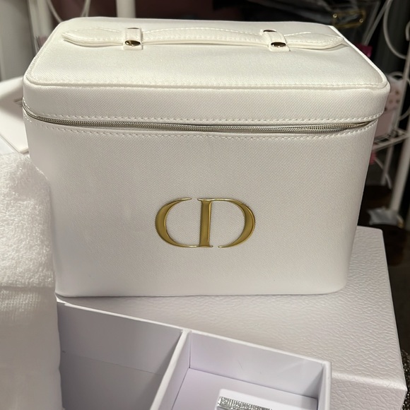 DiorVanity Case—Headband-Towel- Full Size Hyalushot - Picture 9 of 16